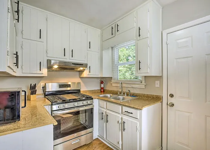 Family-Friendly Atlanta Home About 3 Mi To Downtown!