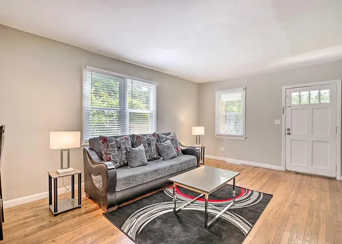 Family-Friendly Atlanta Home About 3 Mi To Downtown!