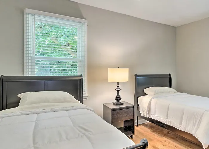 Family-Friendly Atlanta Home About 3 Mi To Downtown!
